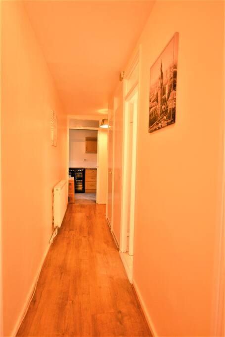 Spacious 2Bedroom Condo With Patio By Excel Centre Londra Esterno foto