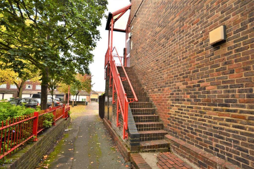 Spacious 2Bedroom Condo With Patio By Excel Centre Londra Esterno foto