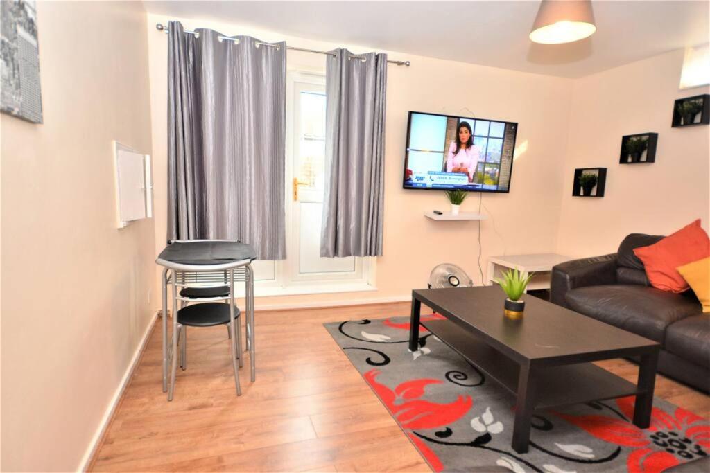 Spacious 2Bedroom Condo With Patio By Excel Centre Londra Esterno foto