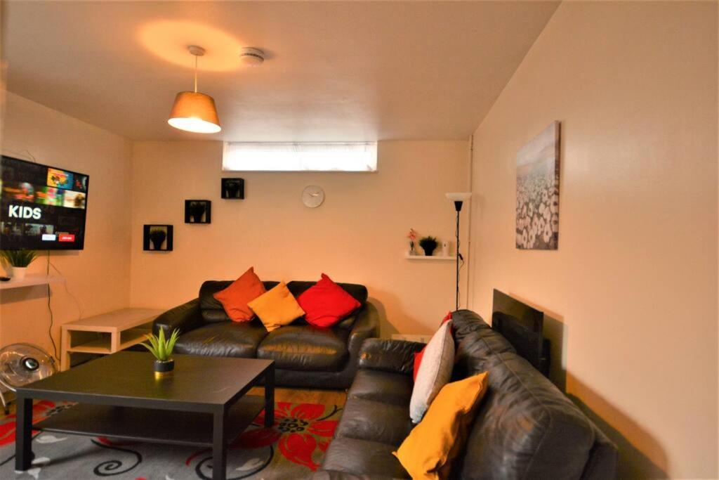 Spacious 2Bedroom Condo With Patio By Excel Centre Londra Esterno foto